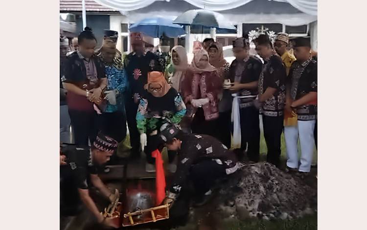 Proses Mamapas Lewu di Palangka Raya Diwarnai Hujan