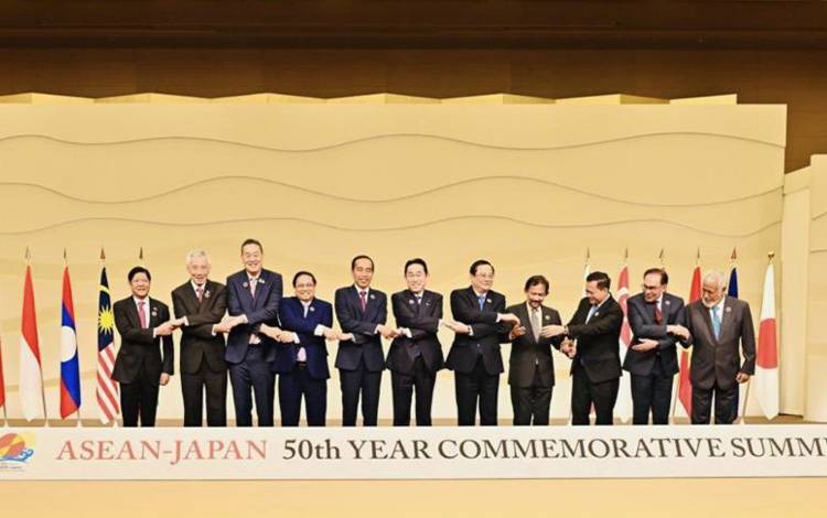 Presiden Jokowi Pimpin KTT Perayaan 50 Tahun Kerja Sama ASEAN-Jepang