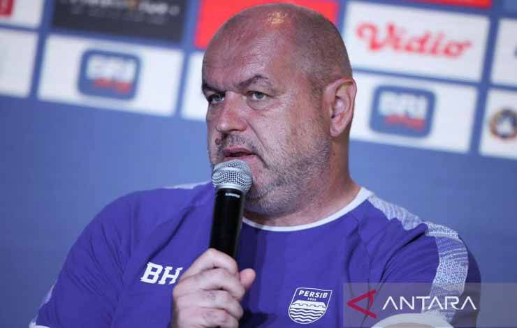 Bojan Hodak Waspadai Lini Pertahanan Lawan Jelang Persib vs PSIM