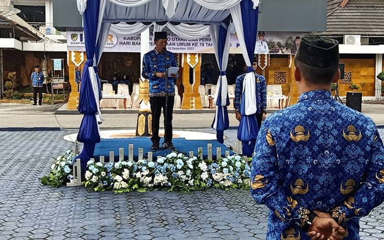 Pj Bupati Barut Sampaikan Amanat Menteri PUPR Pada Apel Gabungan