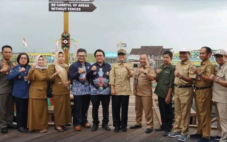 Desain Menarik nan Unik Dermaga Baru di Wisata Air Hitam untuk Tarik Wisatawan