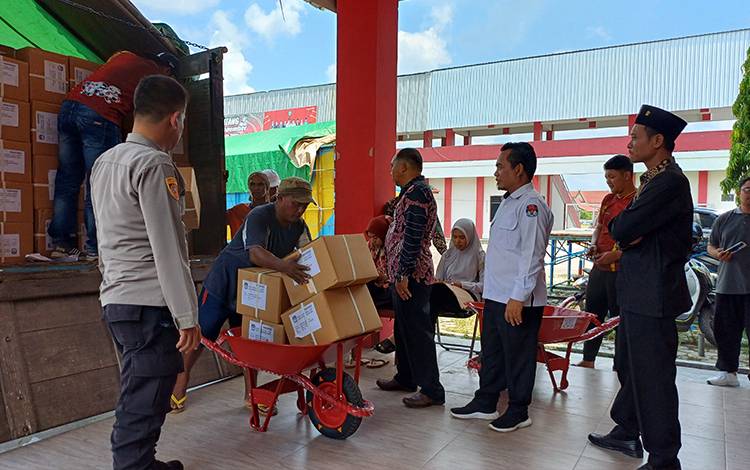 KPU Kotim Terima Logistik Surat Suara Pemilihan DPD dan PPWP