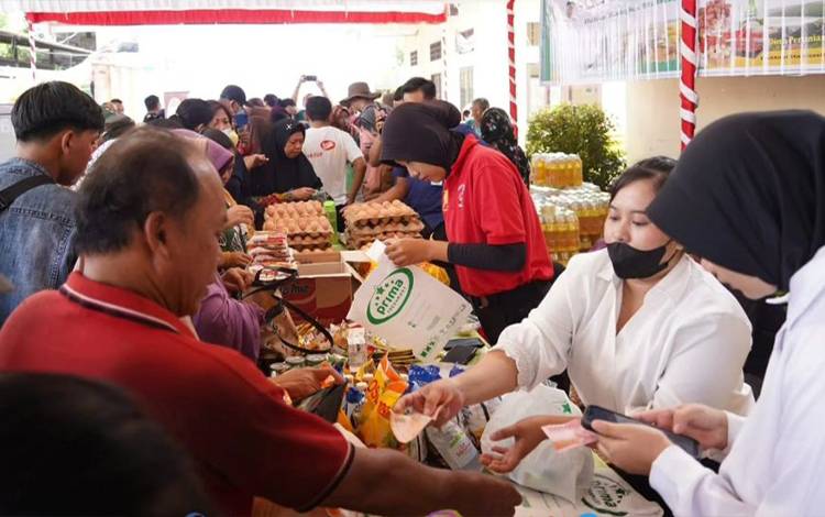 Gerakan Pangan Murah di Kelurahan Langkai Sukses Tarik Minat Warga