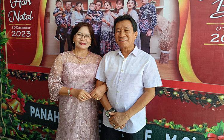 Gelar Open House Natal, Rumah Jabatan Sekda dan Kapolres Barito Timur Ramai Dikunjungi Warga