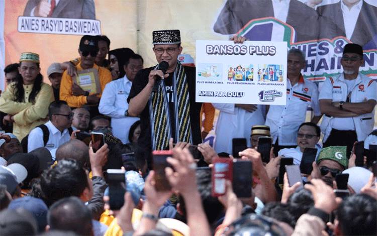 Anies Kini Kerap Bawa Alat Peraga saat Kampanye untuk Pamer Program