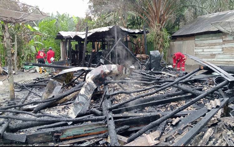 Ditinggal Jenguk Cucu, Rumah Warga Kadipi Ludes Terbakar