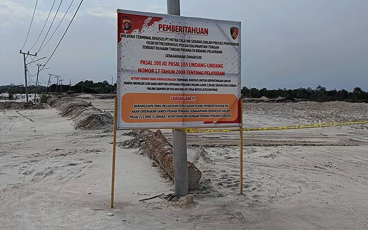 Pelabuhan PT Mitra Tala di Desa Telang Baru Dipasangi Police Line