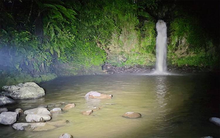 Tim SAR Cari Korban Tenggelam di Air Terjun Sendalem