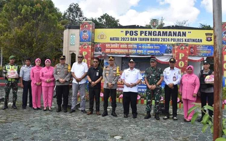 Personel Posko Nataru Dapat Bingkisan dari Pj Bupati Katingan?