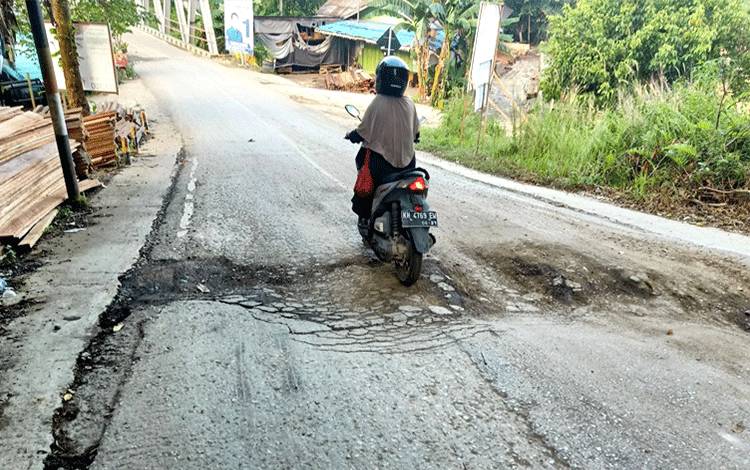 Anggota DPRD Barito Utara Sampaikan Permohonan Perbaikan Jalan ke BPJN Kalteng