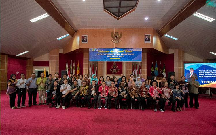 Sebanyak 31 PNS Universitas Palangka Raya Purna Tugas
