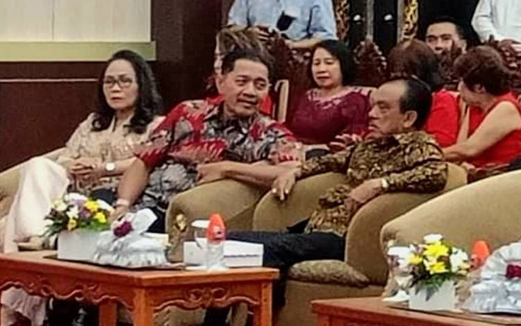 Abdul Razak Apresiasi Perayaan Natal Bersama Keluarga Besar DPRD Kalteng