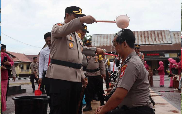 Kapolres Seruyan Pimpin Upacara Korps Rapor Kenaikan Pangkat
