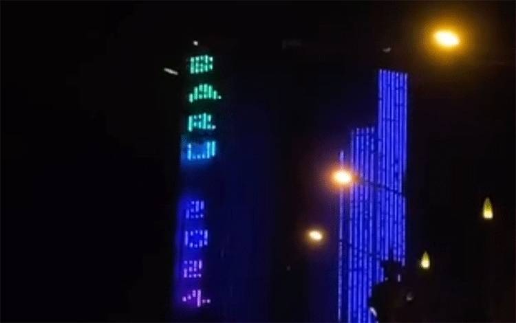 Sambut Tahun Baru Bundaran Besar Dihiasi Lampu Hias