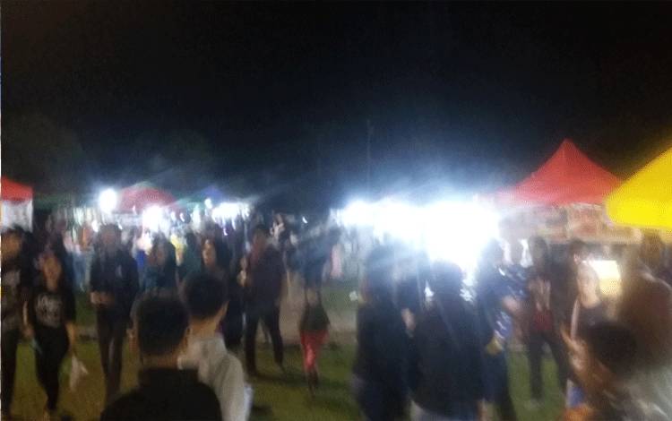 Sambut Tahun Baru, Ribuan Warga Kasongan Padati Lapangan Sport Center