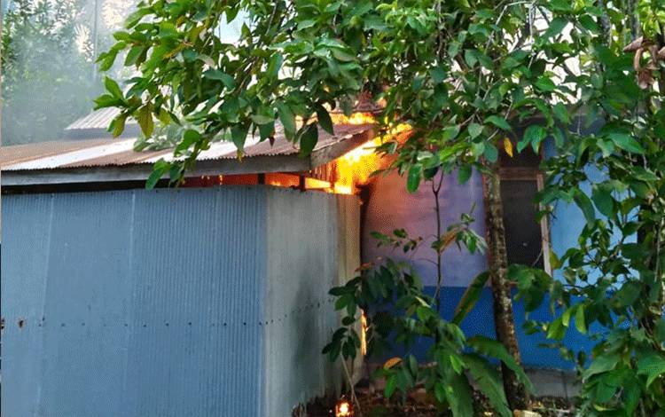 Sebuah Rumah Warga di Kecamatan Selat Terbakar