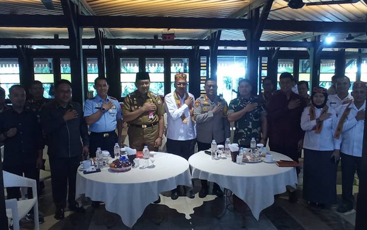 KPU Kobar dan Forkopimda Ikuti Pemaparan Kesiapan Logistik Melalui Zoom Meeting