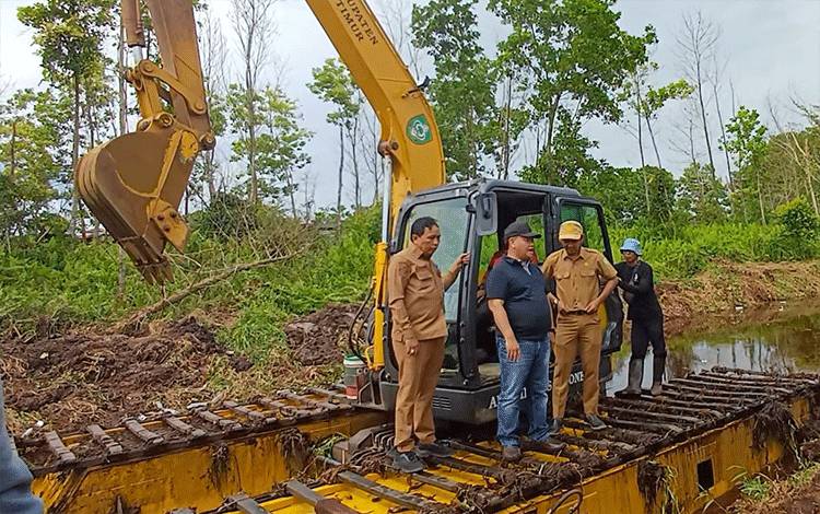 Pemkab Kotim Pendekatan dengan Warga untuk Atasi Kendala Normalisasi Sungai