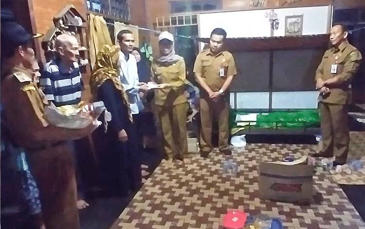 Pemkab Barito Timur Kunjungi Rumah Duka Korban Tenggelam Sungai Takuam dan Bendungan Tampa