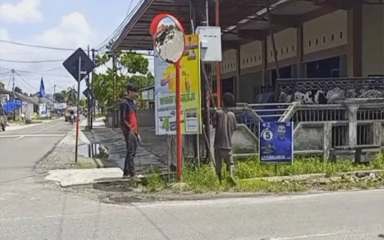 Kurangi Kecelakaan dengan Pasang 4 Cermin Tikungan di Palangka Raya