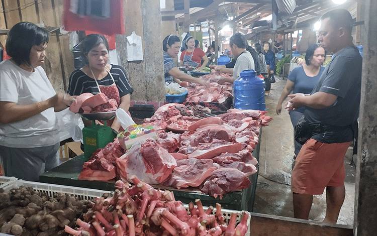 Harga Daging Babi di Palangka Raya Berangsur Turun