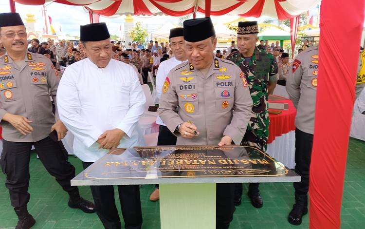 AS SDM Kapolri Resmikan Masjid Natabel Jannah Palangka Raya