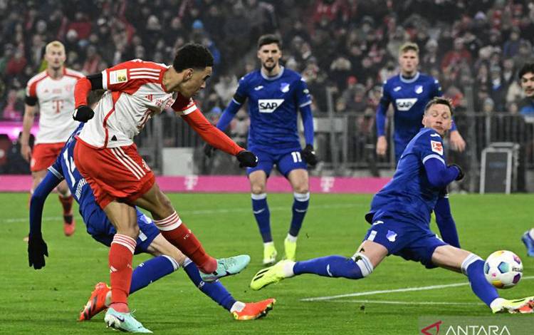 Bayern Kenang Beckenbauer dengan Kemenangan 3-0 atas Hoffenheim