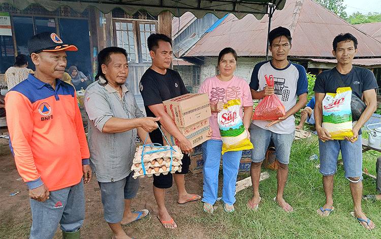 Camat Dusun Timur Tinjau Rumah Warga Terdampak Banjir di Desa Matabu dan Jaar