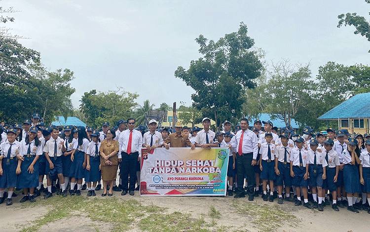 Polres Barito Timur Adakan Penyuluhan Anti Narkoba di SMPN 1 Tamiang Layang