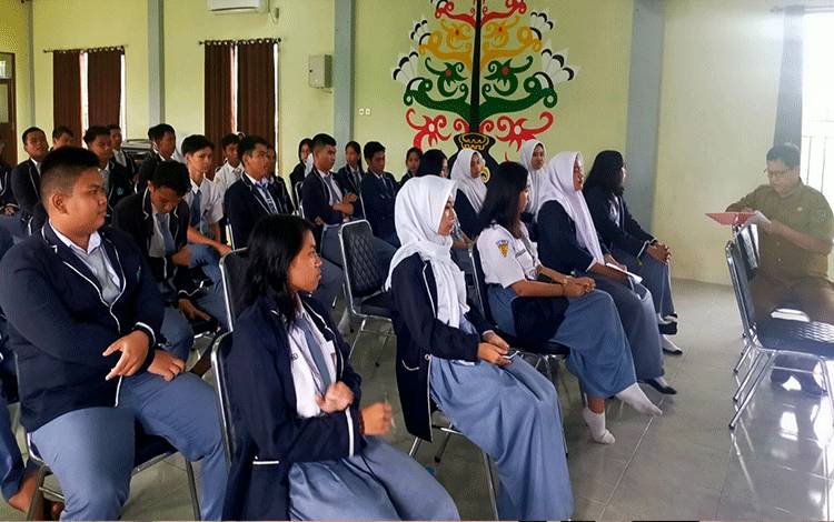 Pelajar SMAN 2 Kuala Kapuas Antusias Ikuti Perekaman KTP El?