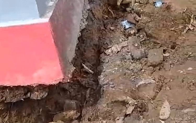 6 Rumah di Desa Netampin Barito Timur Terancam Roboh Akibat Tanah Longsor