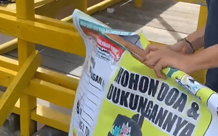 Bawaslu Turunkan Spanduk Caleg di Dermaga Takaras