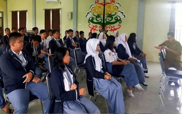Disdukcapil Kapuas Optimalkan Layanan Perekaman KTP Bagi Pelajar
