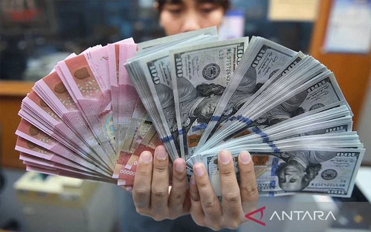 Rupiah Turun di Tengah Pasar Antisipasi Data Pertumbuhan Ekonomi AS