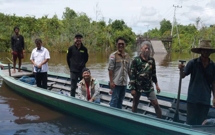 Tim Ahli Survei Lokasi Pembangunan Jembatan Gantung di Rakumpit