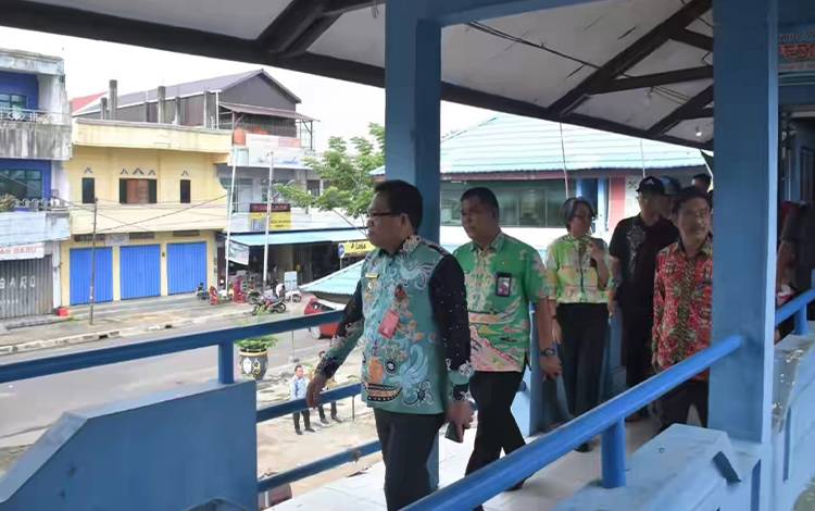 Pj Bupati Kapuas Tinjau Sejumlah Infrastruktur di Kawasan Pertokoan dan Pelabuhan?
