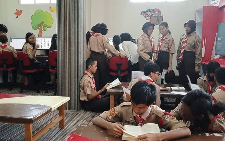 Anggota Pramuka Kapuas Dikenalkan Tupoksi Disarpustaka