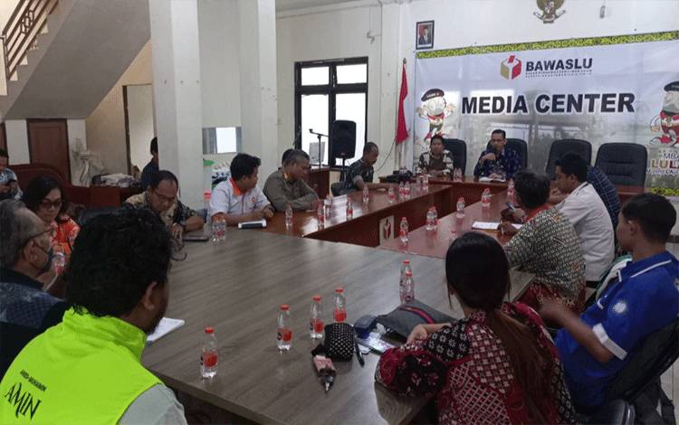 Bawaslu Kotim Temukan 2.245 APK Melanggar Aturan pada Masa Kampanye