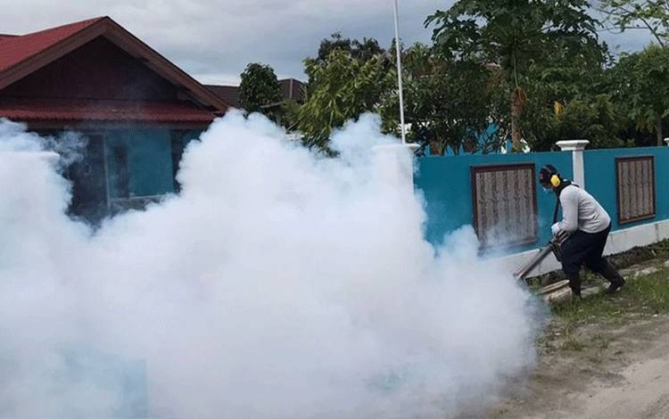 UPT Puskesmas Panarung Lakukan Fogging DBD