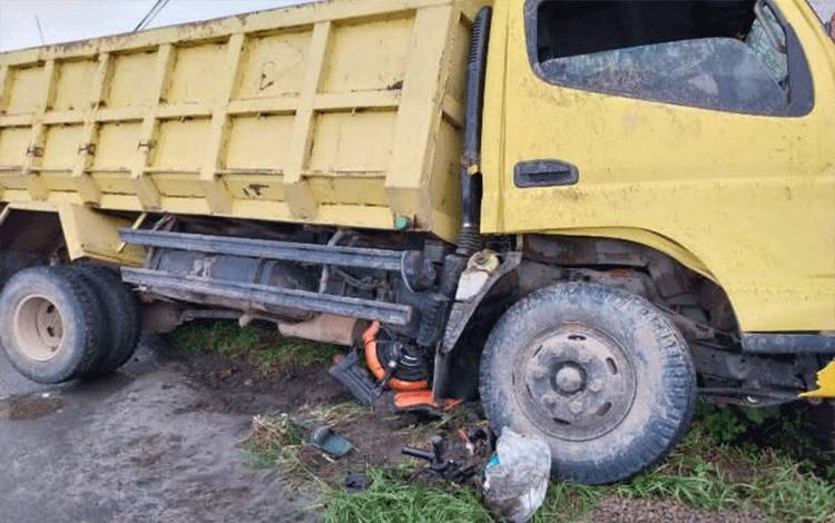 Sepeda Listrik Remuk Tabrakan dengan Truk, Bocah di Kumai ini Patah Tulang Hingga Kritis