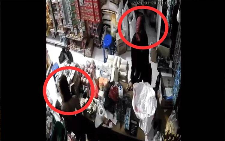 Aksi Pencuri Bobol Warung Sembako di Pangkalan Bun Terekam CCTV, Kerugian Jutaan Rupiah