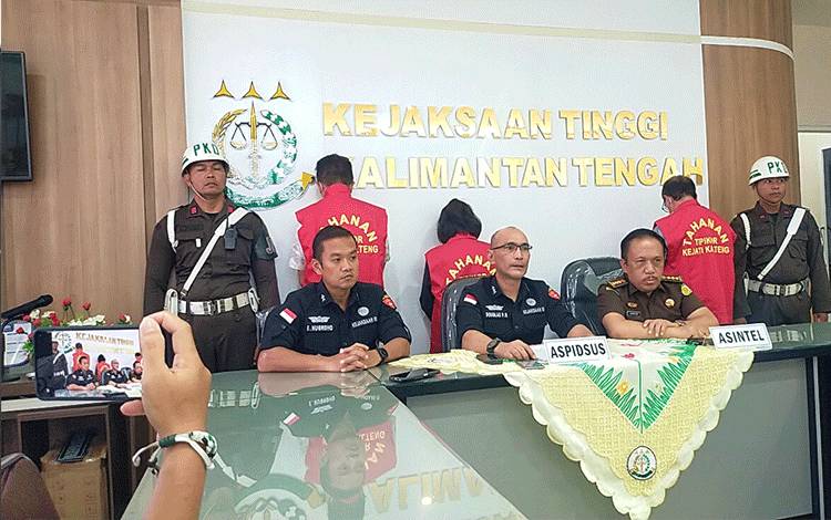 Kejati Kalteng Tahan Dua Kadis dan Seorang Bendahara Perkara Korupsi Dana BOK Dinkes Barsel