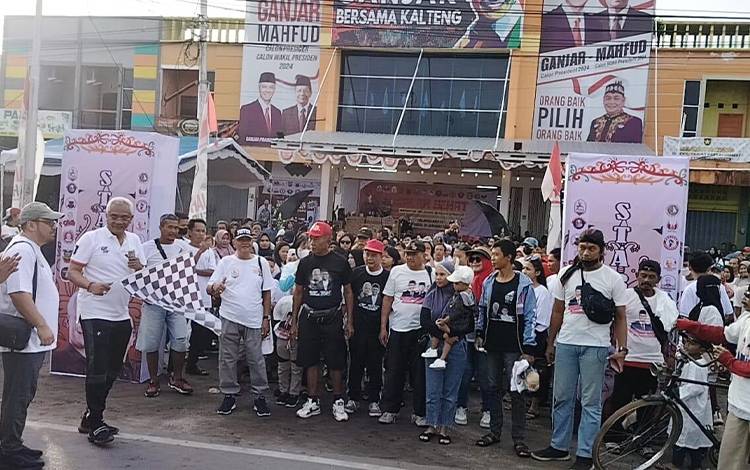 Jalan Sehat Bersama Relawan Ganjar Mahfud Provinsi Kalteng Diikuti Ribuan Masyarakat Kota Palangka Raya
