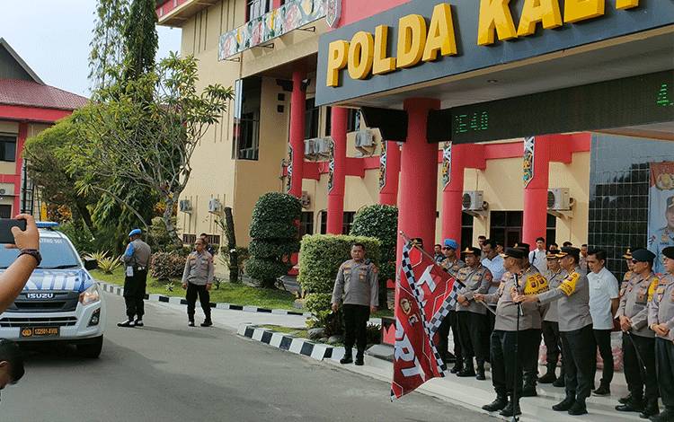 Polda Kalteng Bantu Korban Banjir di Barsel dengan 1.000 Paket Sembako