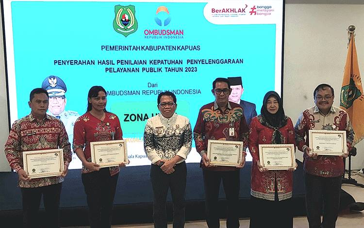 Pemkab Kapuas Terima Hasil Penilaian Kepatuhan Penyelenggaraan Pelayanan Publik
