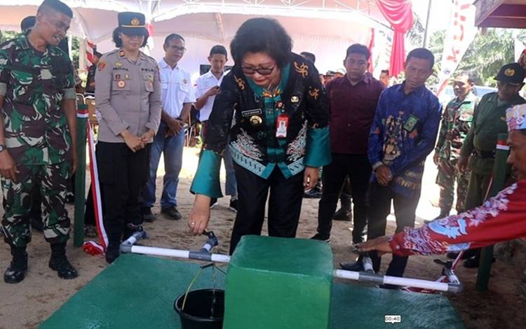 Pj Bupati Lamandau Apresiasi Peresmian Sumur Bor Tentara Manunggal Air Bersih  ?
