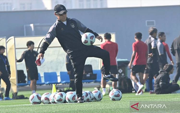 Shin Tae-yong Ungkap Kebahagiaan Setelah Timnas Lolos ke 16 Besar
