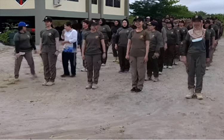 Satpol PP Palangka Raya Gelar Pembinaan Fisik Bersama Koramil 1016 - 01 Pahandut