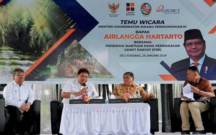 Menko Perekonomian Airlangga Serap Keluhan Pekebun Sawit di Deli Serdang Sumut