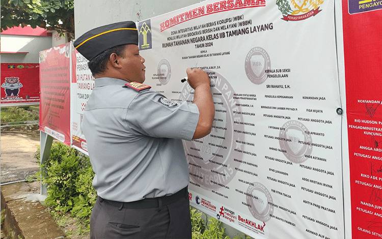 Pegawai Rutan Tamiang Layang Teken Pakta Integritas Tahun 2024